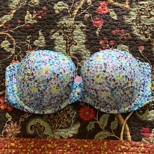 Victoria’s Secret strapless bra (missing straps)